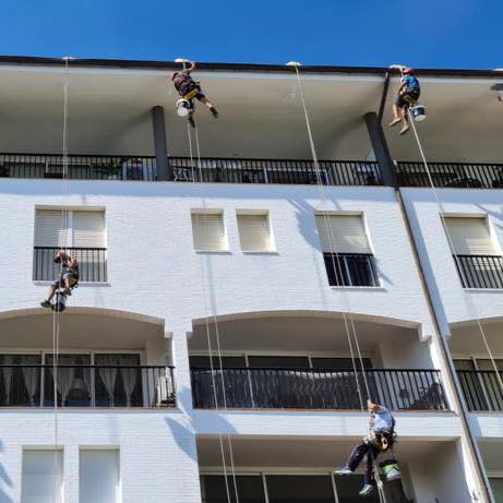 Treballs verticals en façana